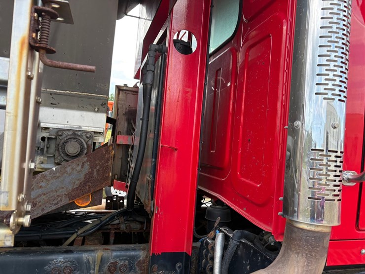 2018-western-star-4700sf-image-35