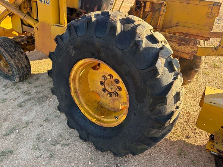 deere-410d-image-22