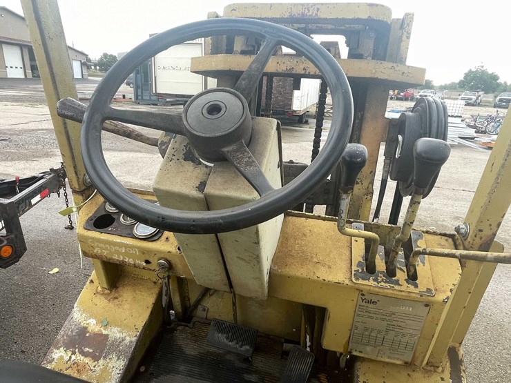 #10490-•-yale-fork-lift-image-27