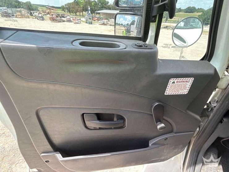 2014-international-durastar-4300-image-10
