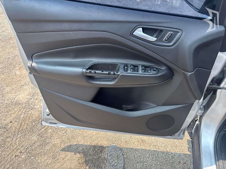 2015-ford-escape-image-9