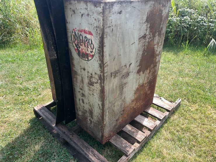 #1619-•-(2)-vintage-gas-tanks-image-12