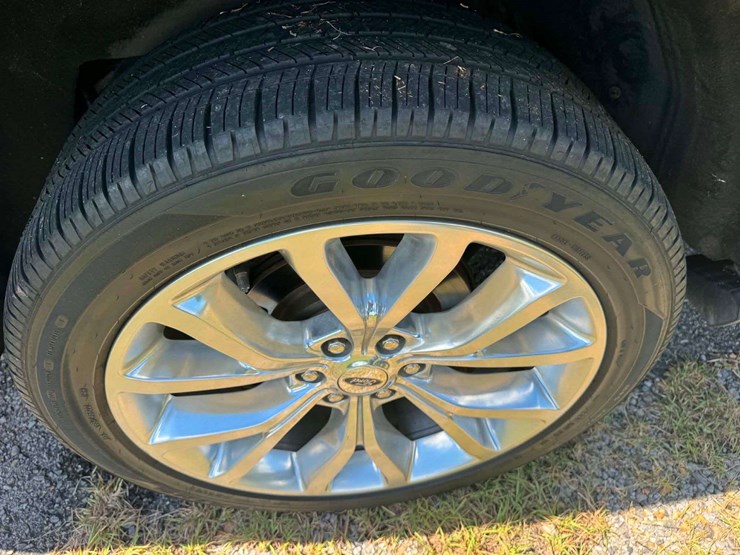 2019-ford-expedition-platinum-image-21