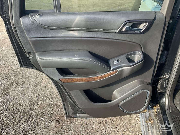 2019-chevrolet-tahoe-image-18