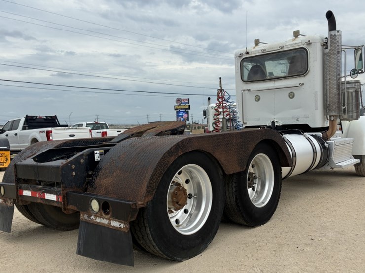 2012-peterbilt-367-image-4