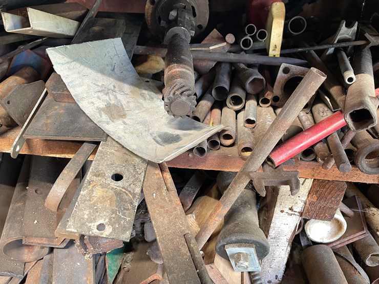 #1678-•-bench-and-bottom-contents-image-9