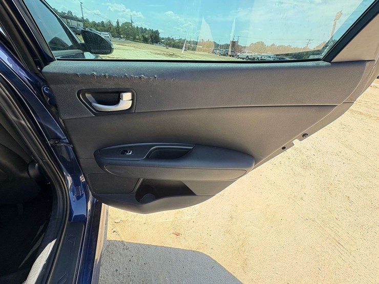 2018-kia-optima-4-door-sedan-(165,266-miles)-image-20