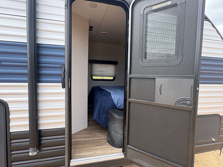 2022-forrest-river-grey-wolf-"limited"-travel-trailer-image-18