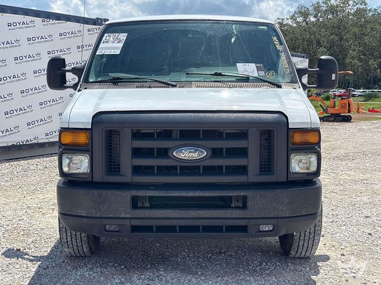 2013-ford-cargo-image-22