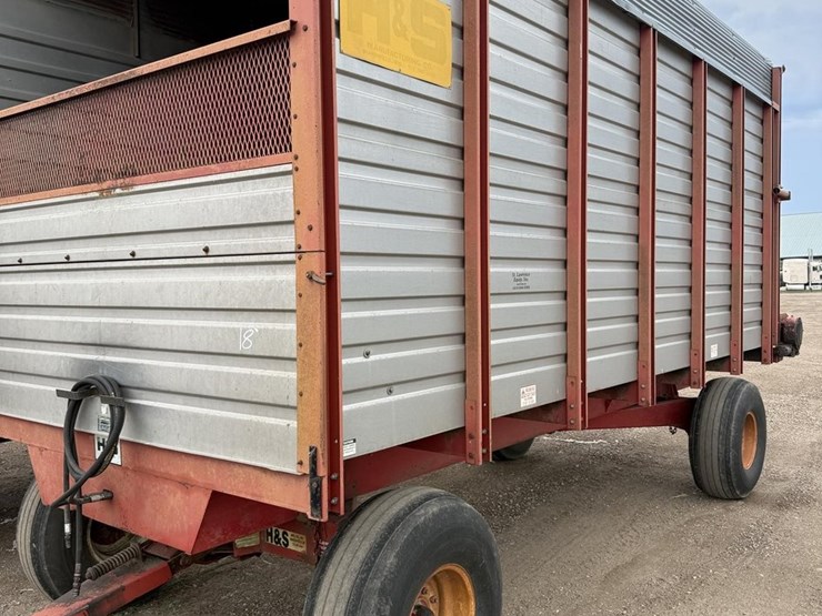 #140-•-h&s-rear-unload-chopper-box-image-1
