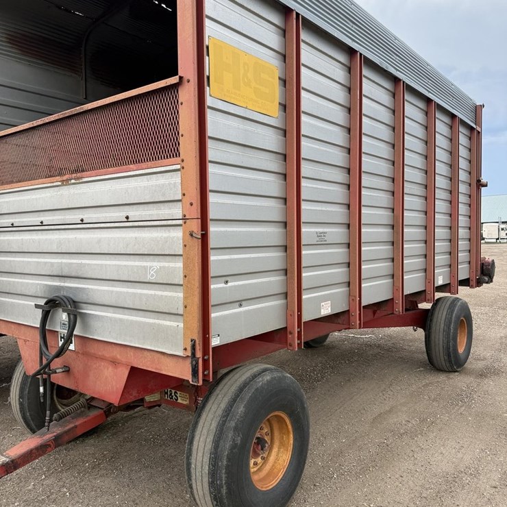 #140 • H&S Rear Unload Chopper Box