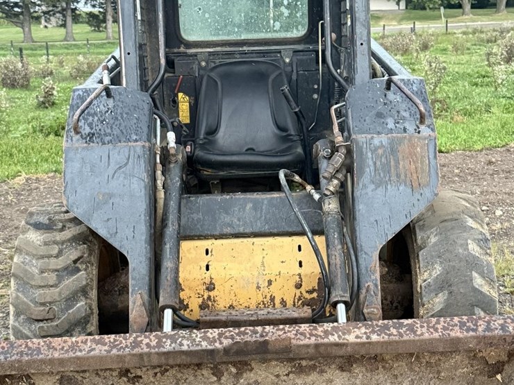 new-holland-lx465-image-3
