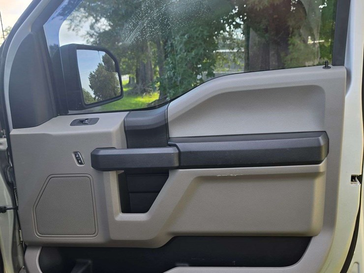 2019-ford-f150-image-25
