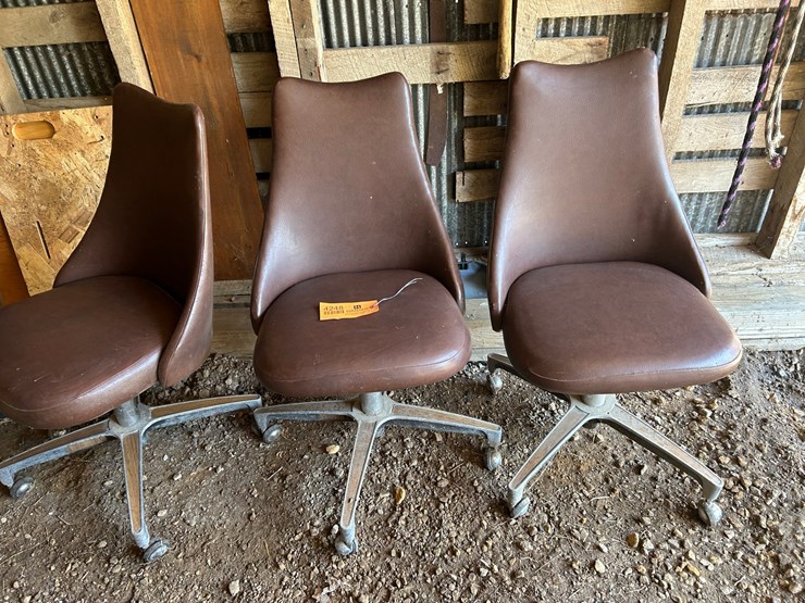 #6273-•-(4)-rolling-chairs-image-3