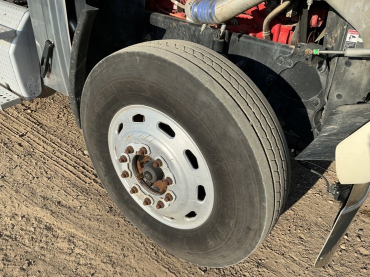 2015-freightliner-coronado-122-sd-image-9