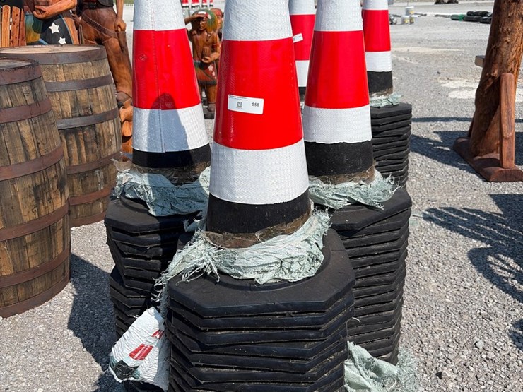 #373-•-lot-of-(60)-27”-safety-cones-image-1