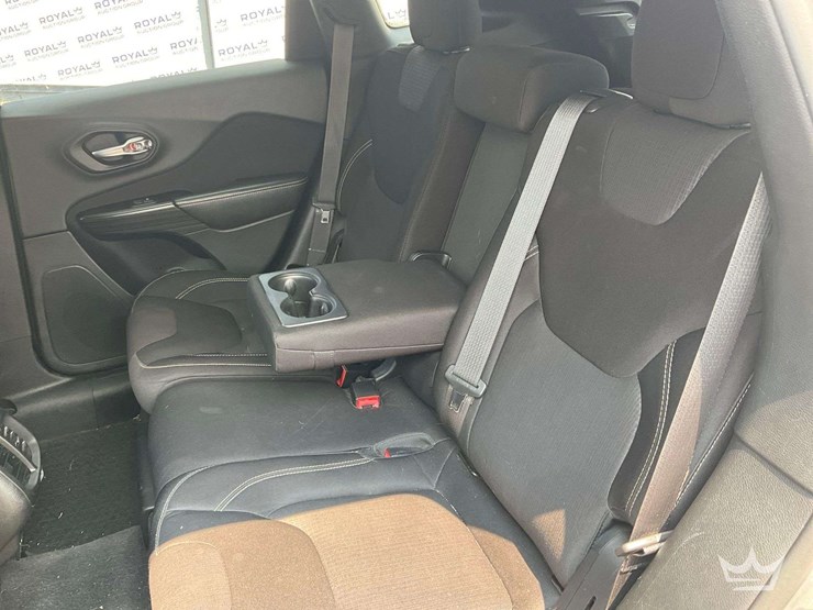 2015-jeep-cherokee-image-22