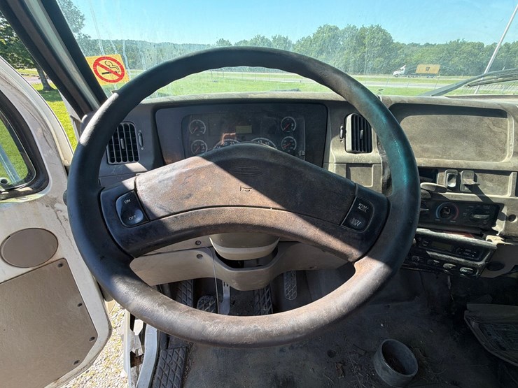 2006-caterpillar-c13-image-24