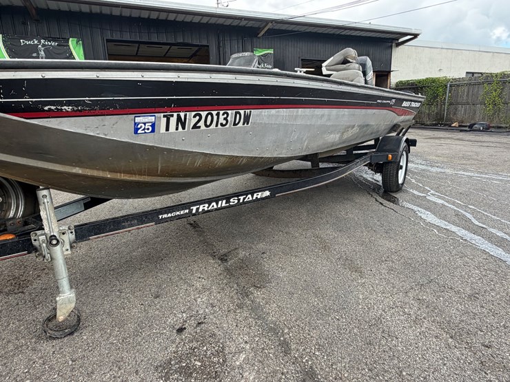 #211-•-2002-bass-tracker-pro-crappie-175-aluminum-boat-image-23