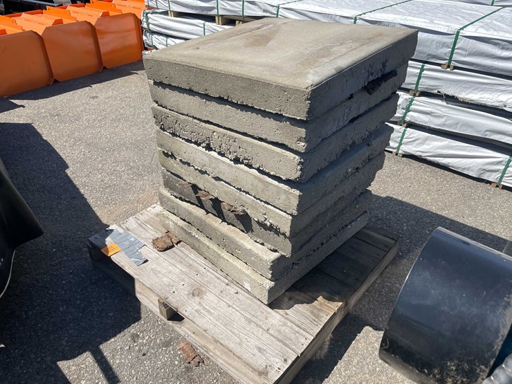 #9105-•-(8)-concrete-pavers-(o7)-image-1