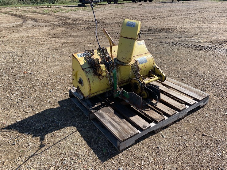 john-deere-snow-thrower-image-4