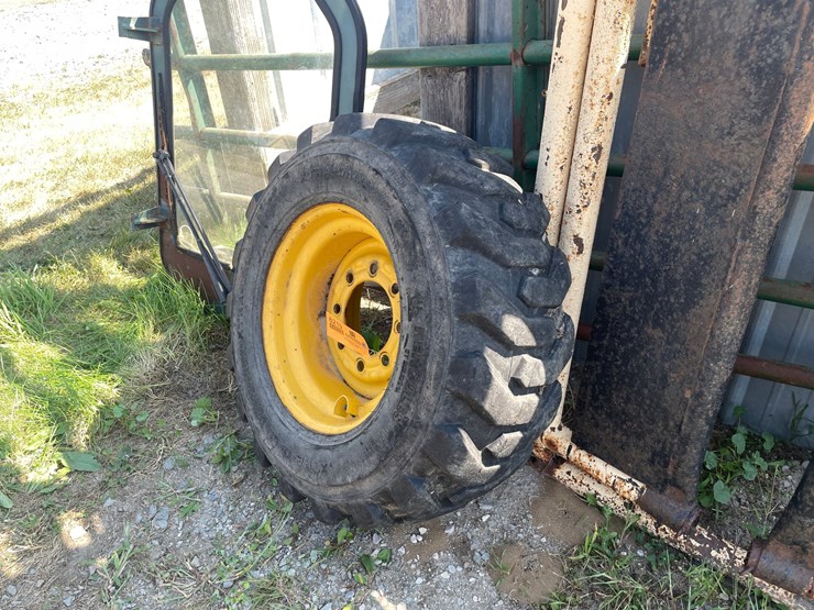 #6219-•-hercules-skid-loader-tire-image-3