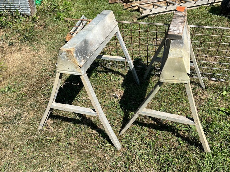 #5745-•-pair-of-aluminum-saw-horses-with-metal-panel-image-3