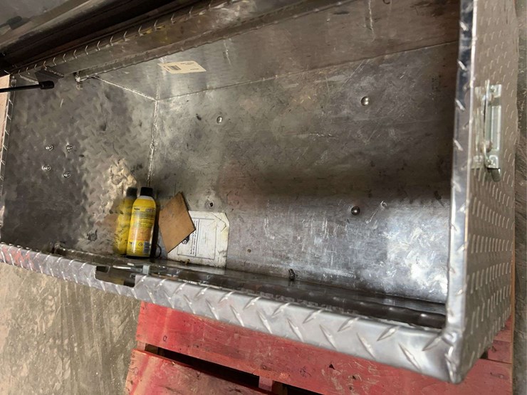custom-three-point-mounted-toolbox-image-10