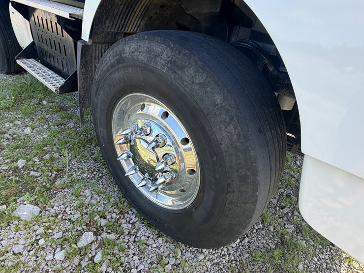 #258-•-2015-volvo-vnm-tri-axle-dump-truck-image-16