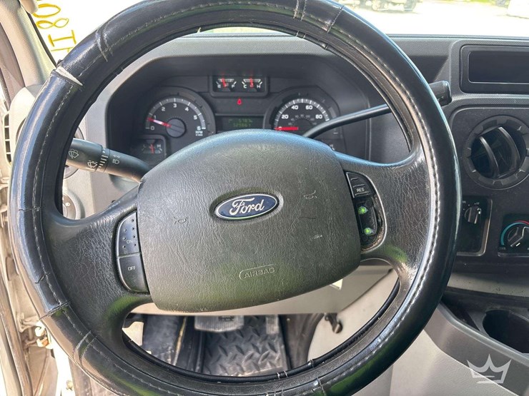 2013-ford-cargo-image-13