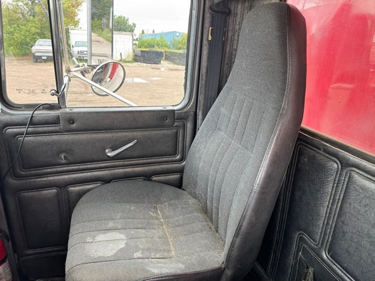 1995-mack-rd688s-image-40