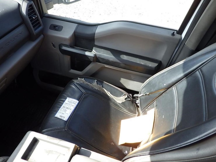 2021-ford-f350-image-39