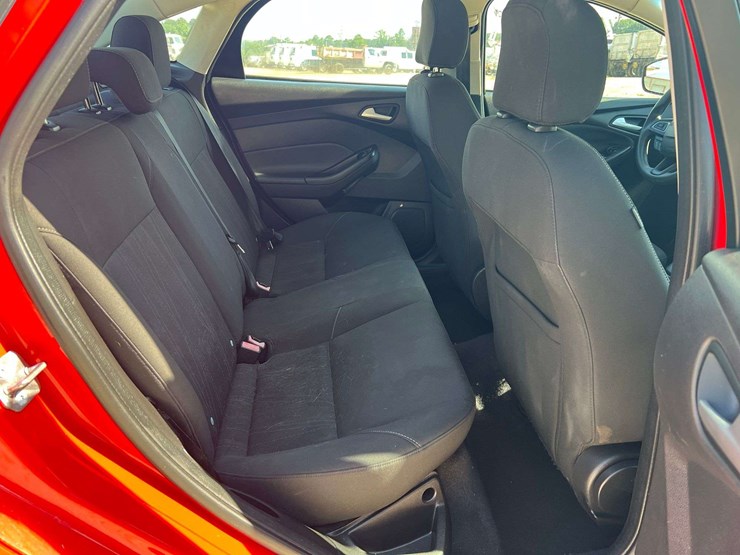 2015-ford-focus-4-door-sedan-(150,388-miles)-image-16