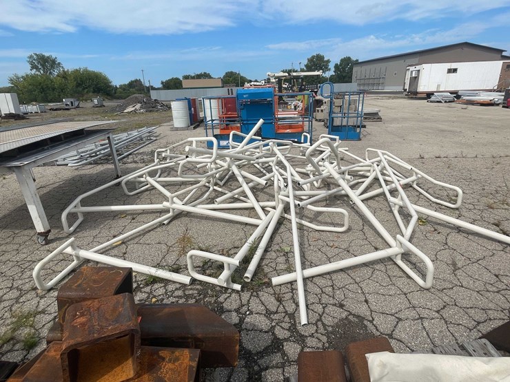 #10621-•-pile-of-aluminum-railings-image-2