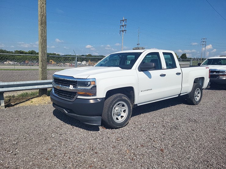 2018-chevrolet-1500-image-1