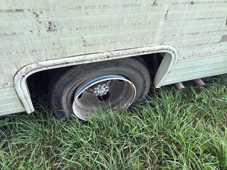 gmc-vandura-tioga-rv-camper,-39,839-miles-*not-running-and-all-the-tires-are-flat,-rotten-or-off-bead*-rotten----title-and-transfer-fees-to-apply-image-7