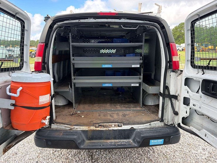 2018-chevrolet-express-g2500-image-26
