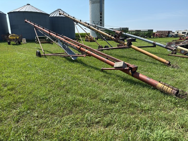 kewanee-8”-x-?-pto-auger-*-tires-are-shot*-image-1