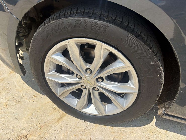 2019-chevrolet-malibu-4-door-sedan-(161,329-miles)-image-8