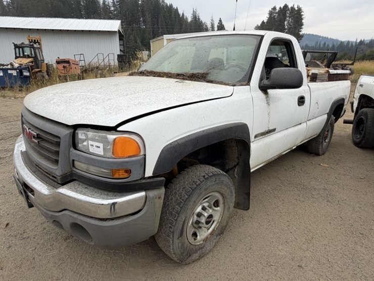 2005-gmc-sierra-2500-image-1