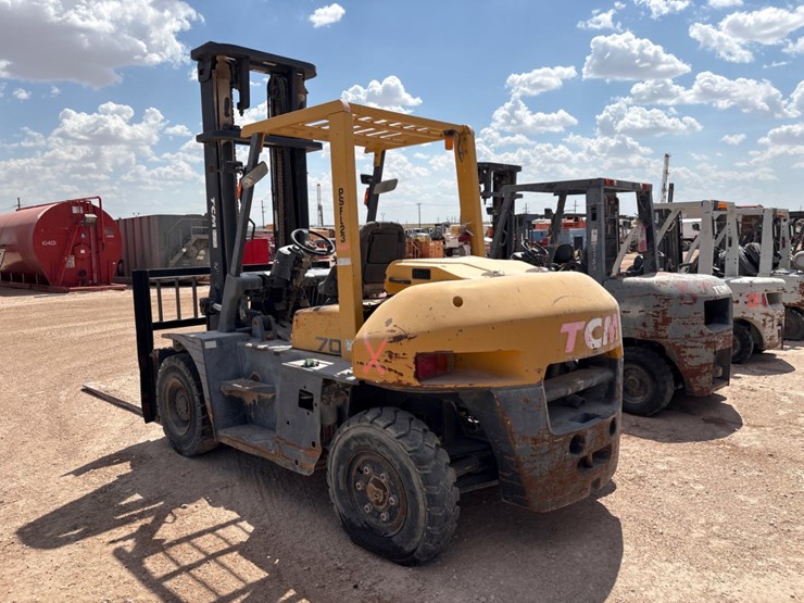 tcm-fd70-2-14,900lbs-forklift-image-3