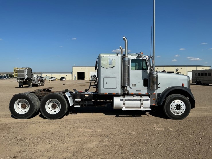 2007-freightliner-classic-120-image-4