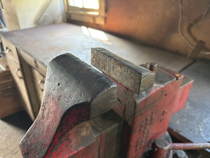 #1614-•-heavy-duty-bench-vice-image-7