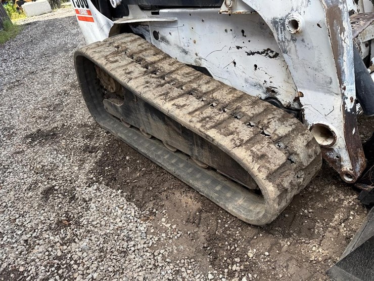 2004-bobcat-t300-image-12