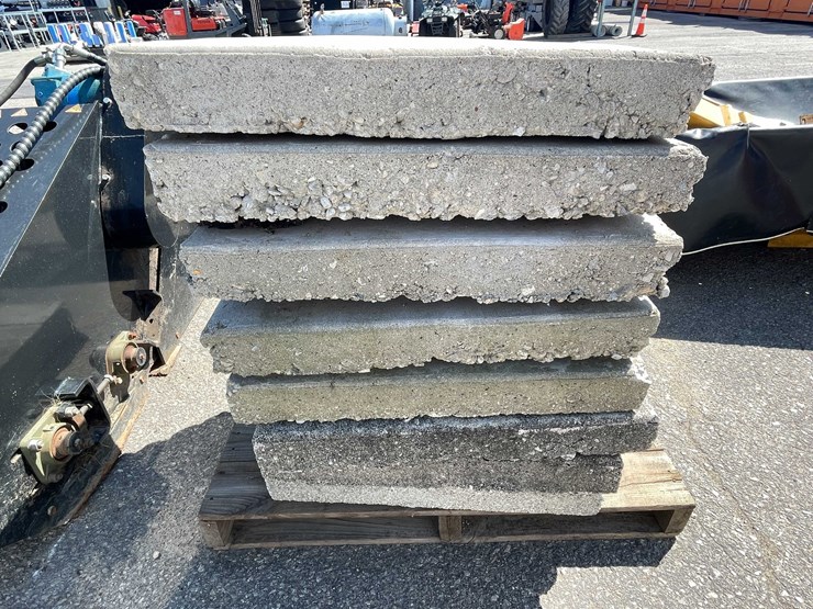 #9105-•-(8)-concrete-pavers-(o7)-image-6
