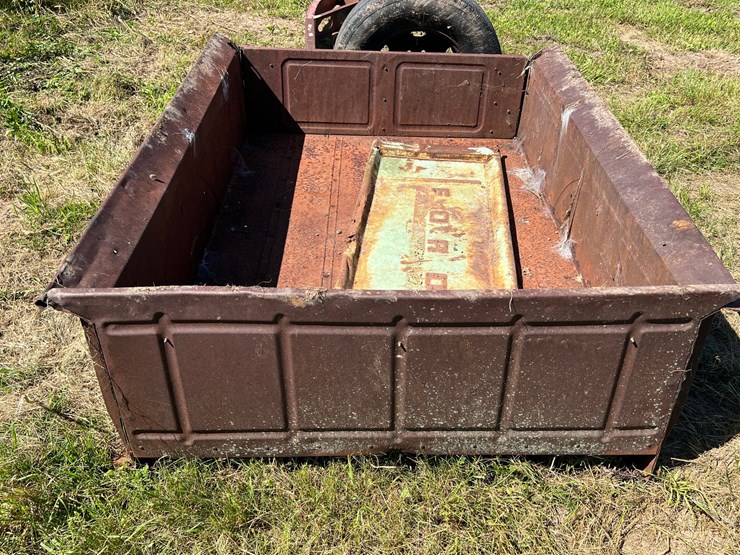 #5737-•-misc.-car-frame-and-box-and-antique-ford-tailgate-image-7