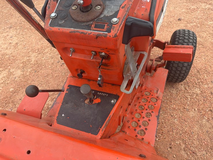 allis-chalmers-712-lawn-tractor-image-12