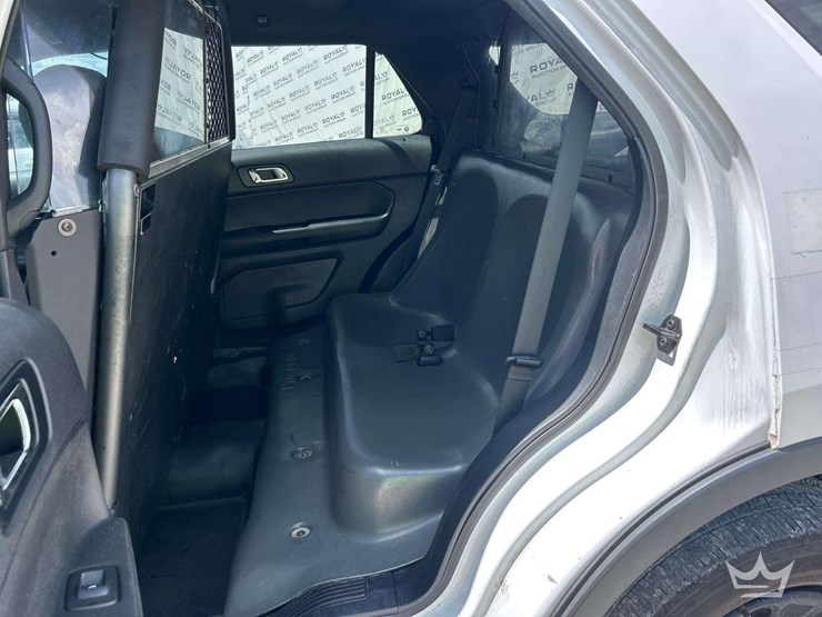2017-ford-explorer-image-16