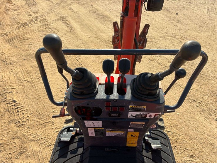 2019-kubota-k008-3-image-8