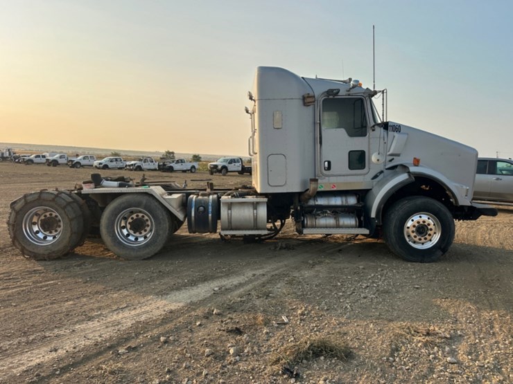 2015-kenworth-t800-image-4